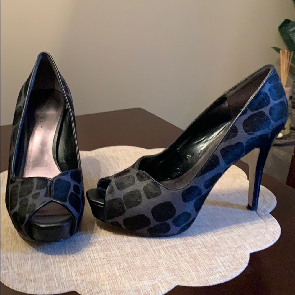Nine west black and gray horse hair pumps